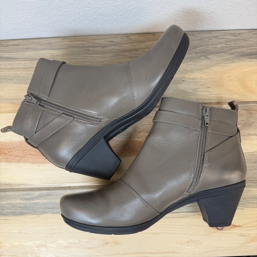 Abeo RINA Gray Leather Bootie Ankle Strap 2" Heel Size 8N Butter Soft Leather